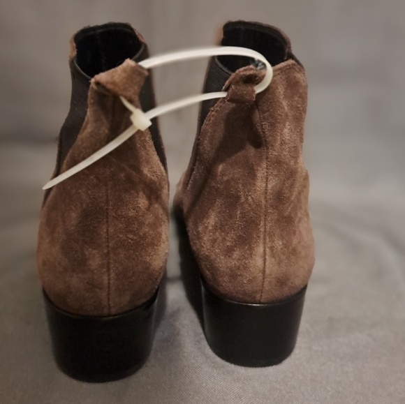 Marc Fisher Ltd Yale Chelsea Boot (Women) - Picture 8 of 9